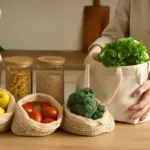 Imballaggi riutilizzabili per la spesa quotidiana: idee pratiche per tagliare i rifiuti in cucina